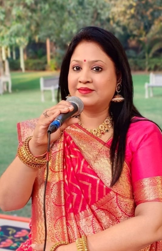 Dr. Kinjal Bhonsle holding a microphone